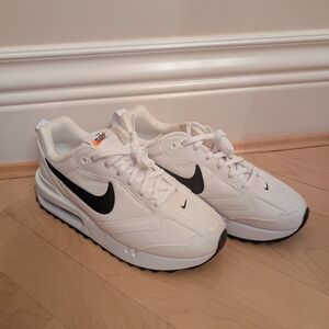 Women's Air Max Dawn, BNIB
